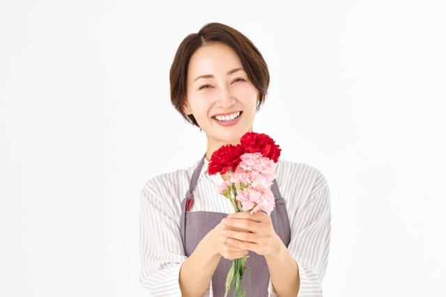 【イメージ画像】母の日　嬉しそうに微笑むお母さん